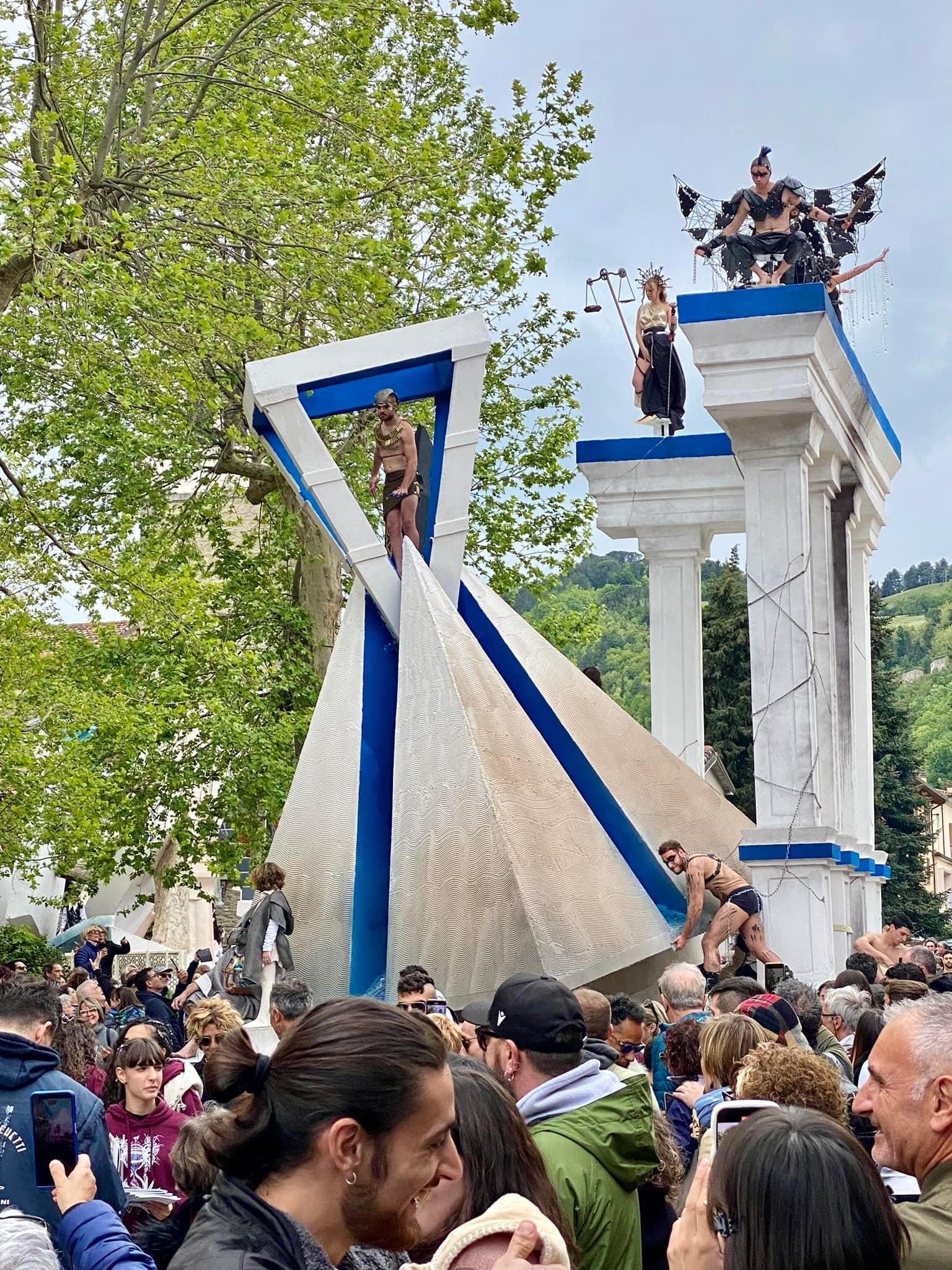 Img BCC24011 Sfilata Carri Gesso Pensiero Casola Valsenio Aprile Maggio 2024 00008