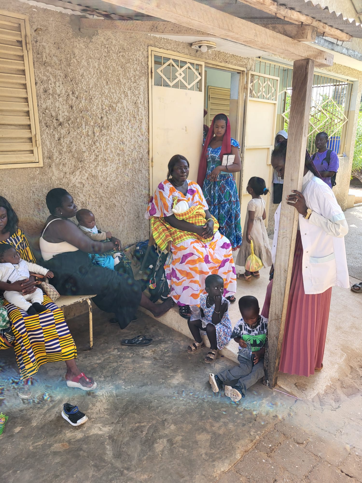 Kasomay Mamme E Bimbi In Attesa Di Visita Al Poste De Santé