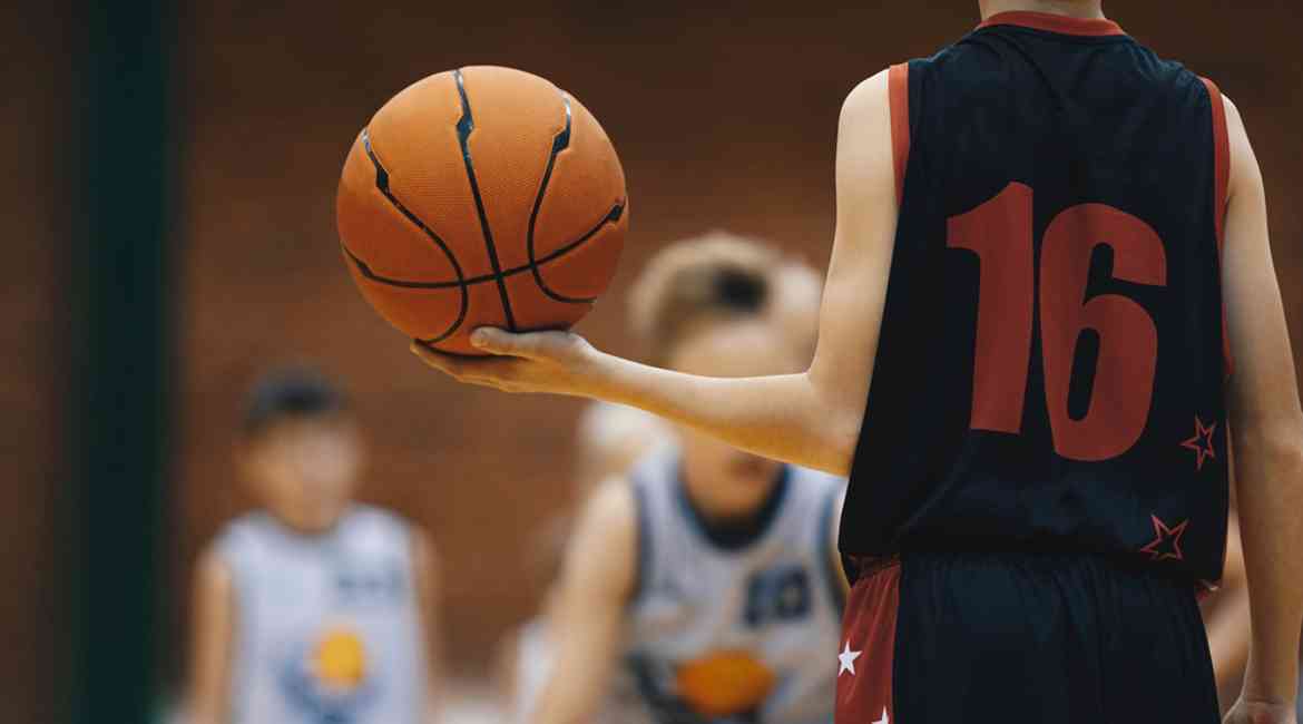 Giovane Giocatore Basket